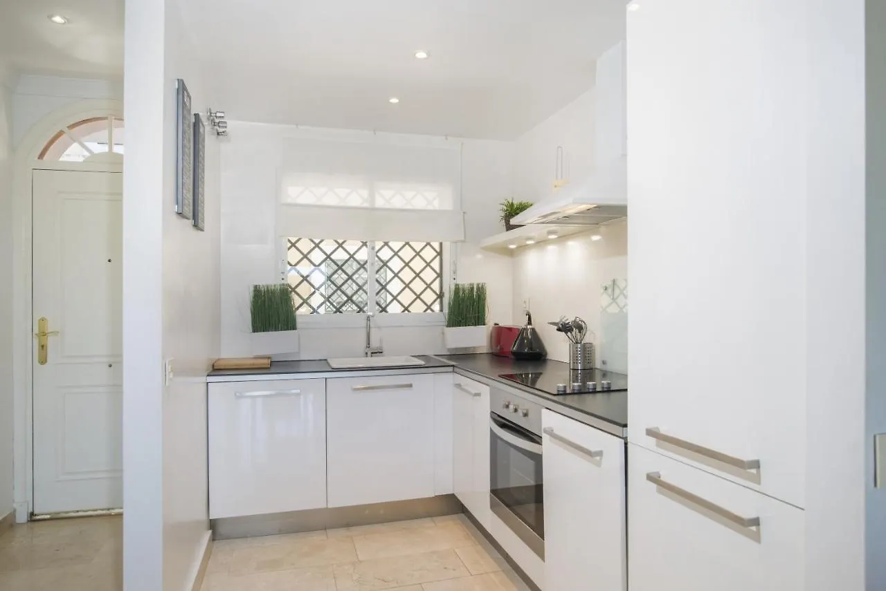 2 Bedroom Apartment Next To Porto Marbella 0*,