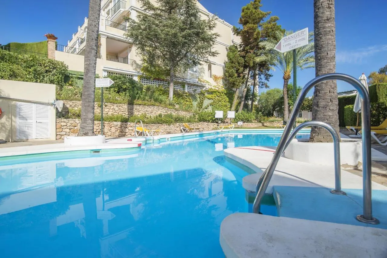 2 Bedroom Apartment Next To Porto Marbella
