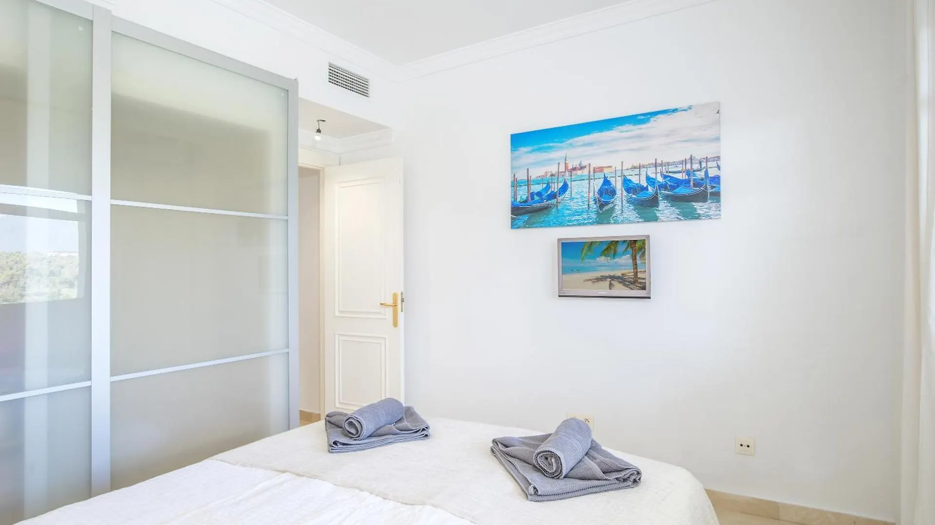 2 Bedroom Apartment Next To Porto Marbella Spain